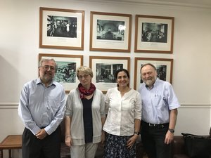 Besuch beim Dekan der Medizinischen Fakultät der Universidad de Chile, Santiago. Von links: Manuel Kukuljan (Dekan), Constanze Seidenbecher, Jimena Sierralta, Eckart Gundelfinger